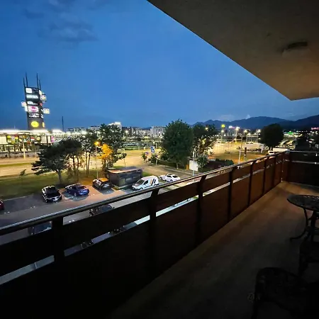 Coresi Spacious And Comfortable, Gbwifi, Parking Apartment Brasov