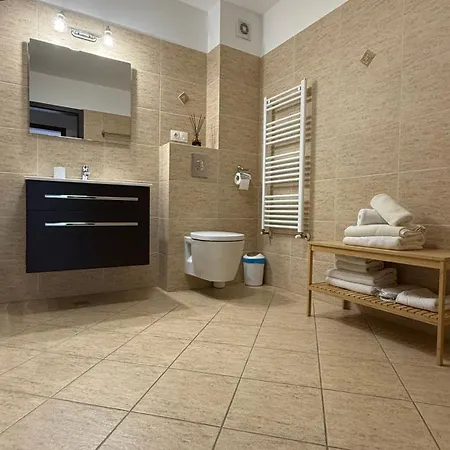 Coresi Spacious And Comfortable, Gbwifi, Parking