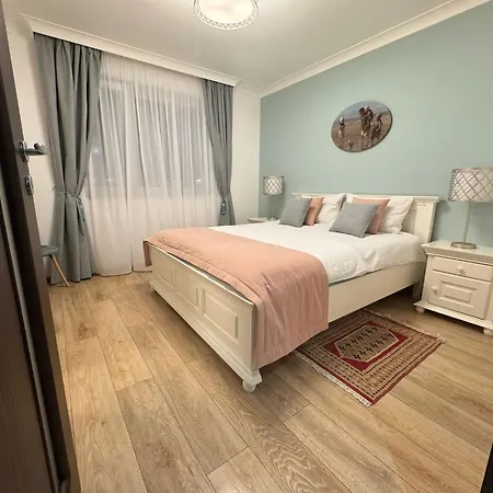 Coresi Spacious And Comfortable, Gbwifi, Parking Apartment