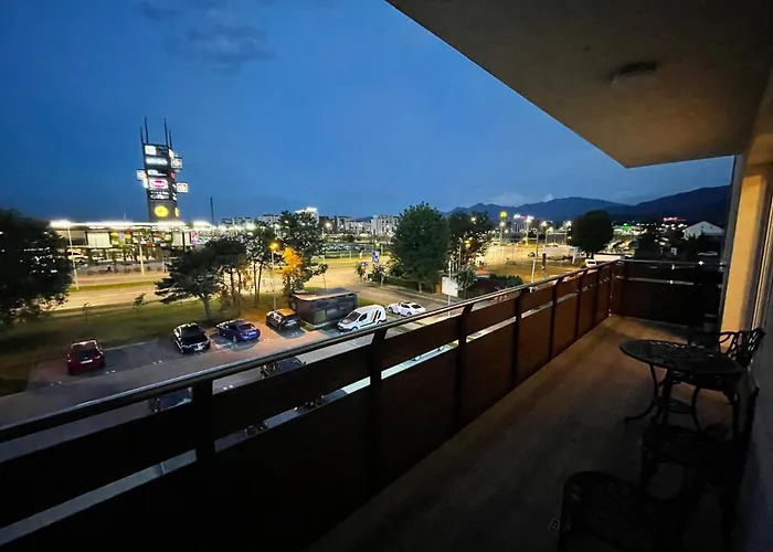 Coresi Long Apartment Brasov